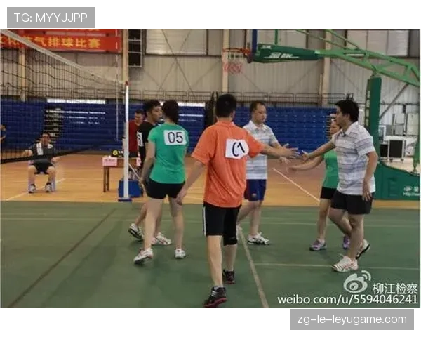 跳球前的击掌:五个人依次跟队友碰手,跳球谁跳 跳球前的击掌:五个人依次跟队友碰手,跳球谁跳